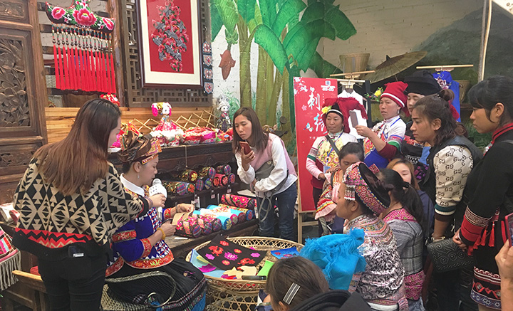 1543716962213948.jpg 实地参观交流学习.jpg