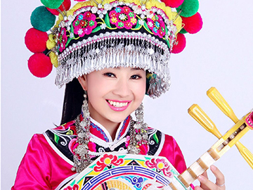 彝族姑娘周丽珍央视演唱《九儿》飙高音