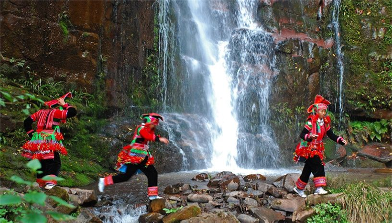 云之美:红河石屏花腰山寨有奇观 云之美:红河石屏花腰山寨有奇观