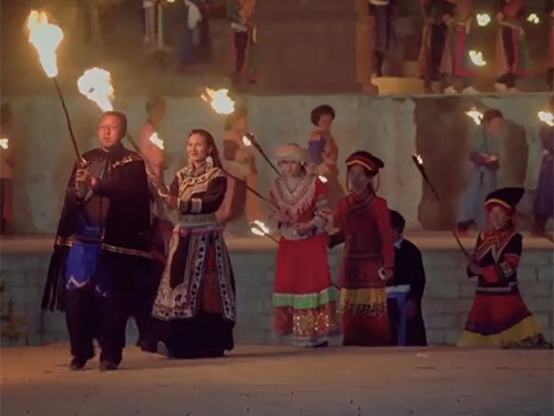 歌曲推荐:《天下彝人是一家》