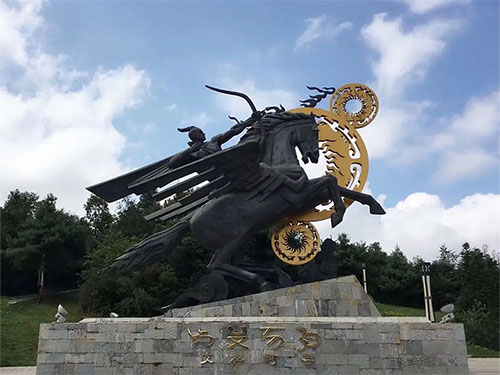 论支嘎阿鲁及其形象的地位与影响——从彝族文艺史及民族认同的视角切入