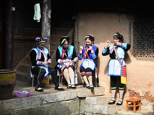 云南弥勒彝族史诗的艺术特色研究