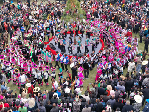 祥云天峰山歌会:彝山的民族狂欢节日