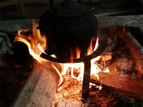 赵浩鑫:火塘烟火暖,彝家岁月长