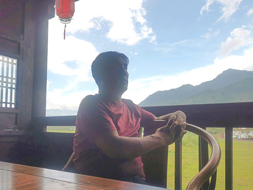 回不去的故乡却是我们最终的归宿——读沙辉诗集《高于山巅隐于心间》