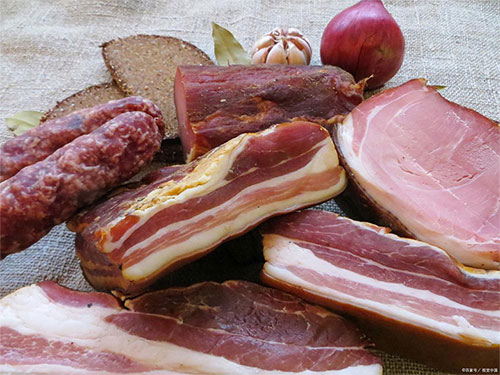 西班牙火腿与中国西南特色猪腿的美食文化之旅