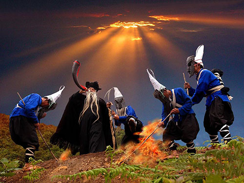 撮泰吉,能抚慰心灵的神秘彝族戏剧