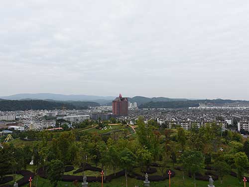 诗笔绘彝州文心传文脉——本土作家诗歌在楚雄地域文化传承与彰显中的独特价值