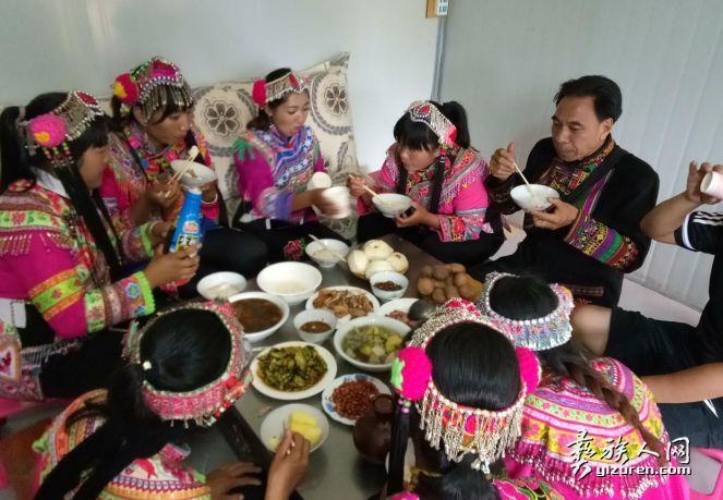 中韩日民间文化交流活动在武定县插甸镇依纳格密岔彝村举行