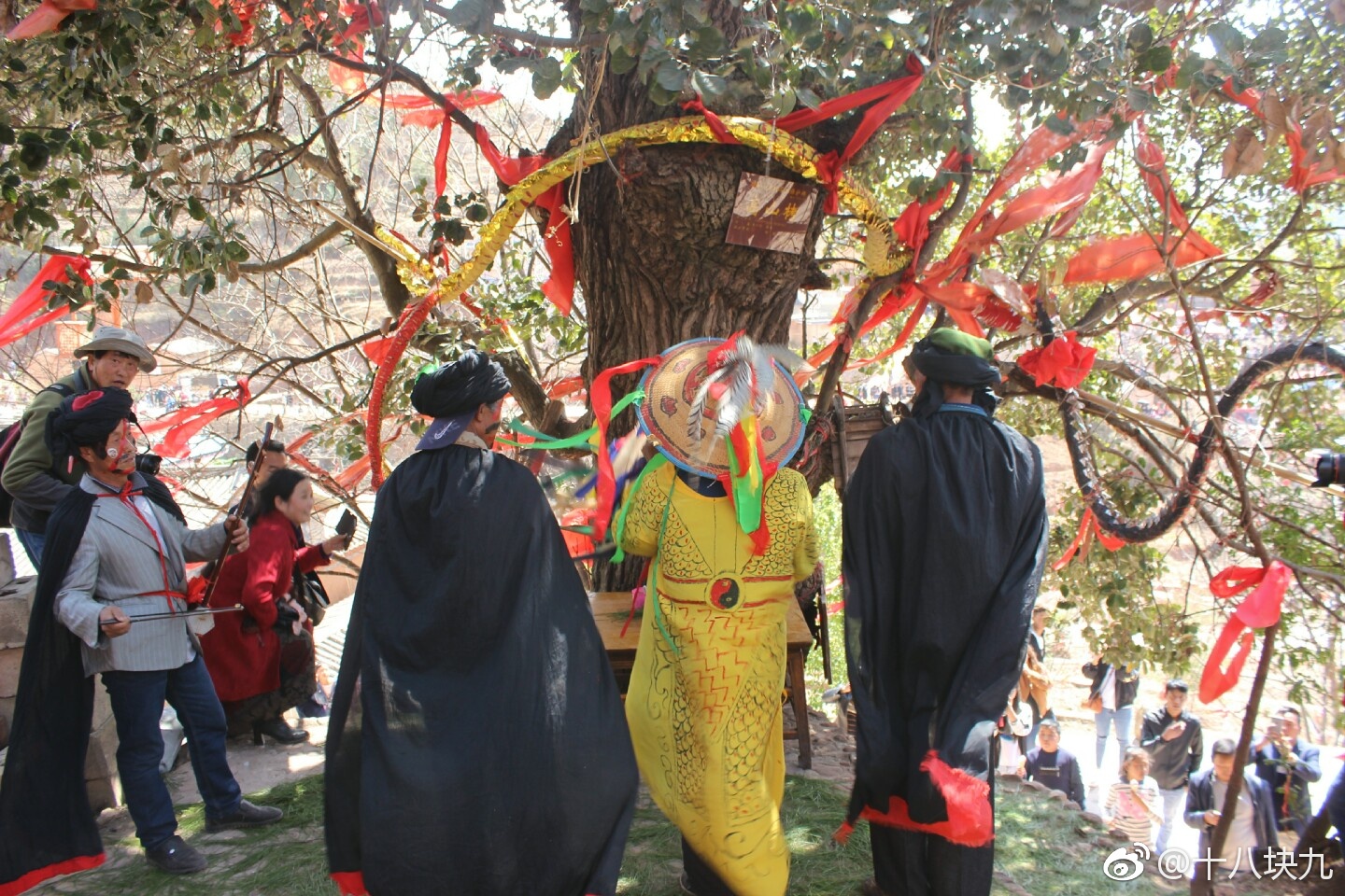 热闹的祥云七宣彝族哑巴节