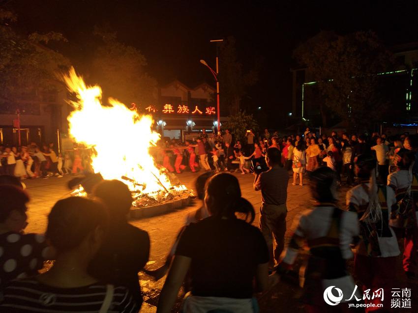 篝火晚会(供图)