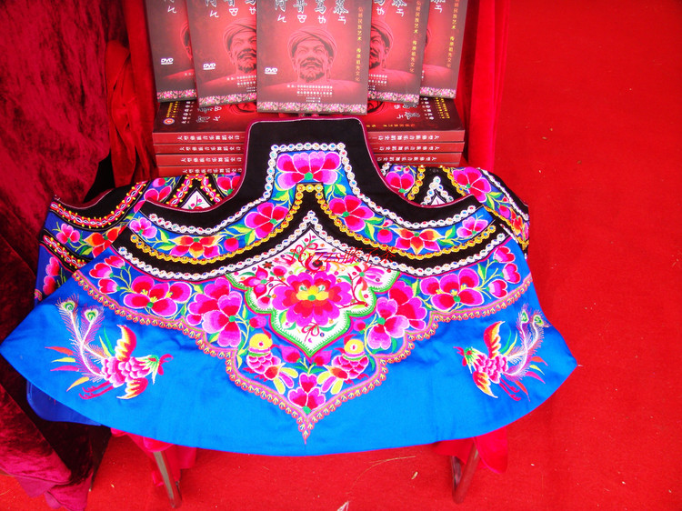 云南峨山彝族自治县60周年县庆（原摄） - 藤子茶 - 藤子茶