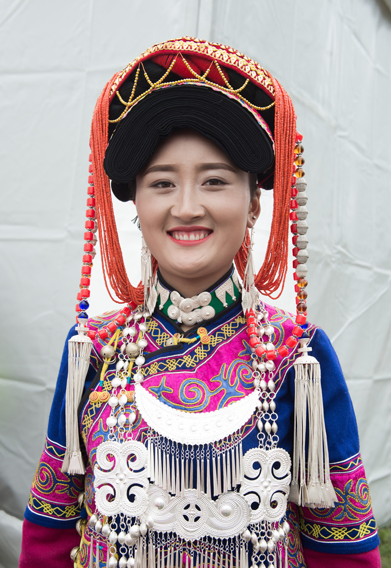 昭觉彝族妇女服饰
