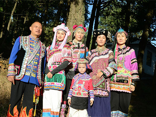 楚雄州彝族服饰的传承与创新