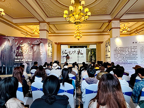 “伲光忆彩——瓦其比火油画艺术作品巡回展”在云南美术馆开幕