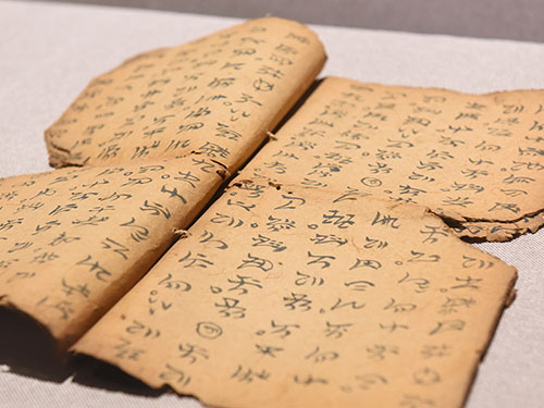 毕摩文字体对现代字体设计图形化发展的启示