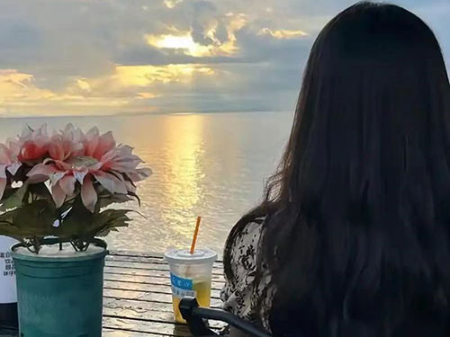 在沉默与芬芳之间——郁东诗歌中的乡土记忆与生命哲学