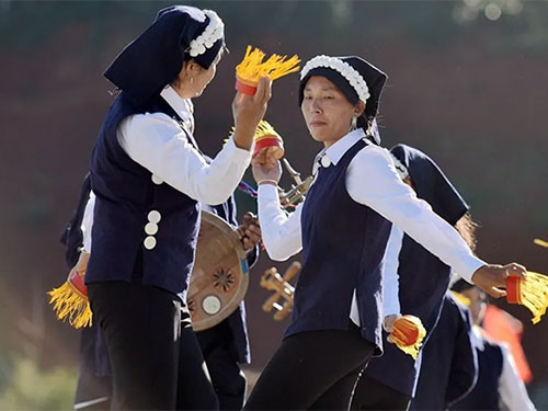 元江洼垤彝族情歌：恋爱男女触景生情张口就来