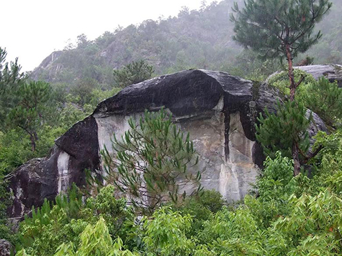 ​漾濞苍山西坡古崖画