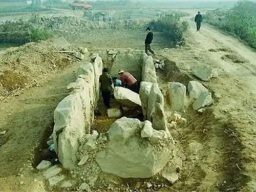 安宁河畔，叩响大石墓中的邛人