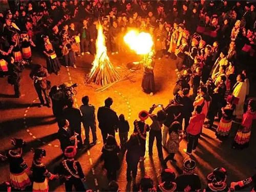 黄发能｜彝汉相亲共庆火把节