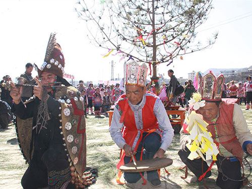 彝族民间巫文化的多维度探析：信仰、仪式与现代传承