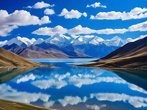 水的诗学：在大地之眼的凝望中重识存在——管鹏组诗《蓝色湖泊》的多维度解构