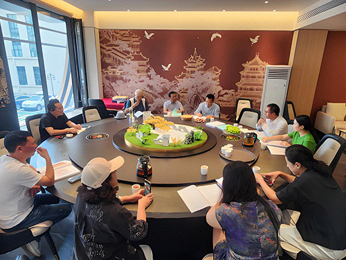 《彝元素丛书》审稿会在贵阳举行