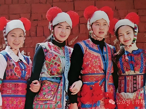 石山难撼女儿心｜东部方言彝族服饰