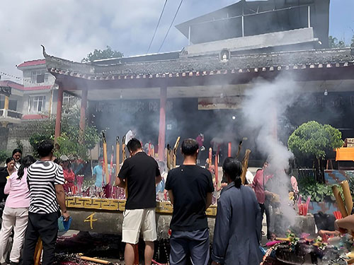 彝地汉镇：海棠城隍庙会“容天容地”的多元文化