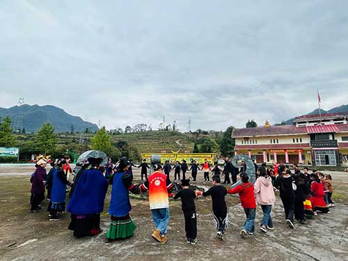 索玛花开彝年味 老幼团圆暖库史——马边烟峰社区开展 “暖庆库史节” 活动