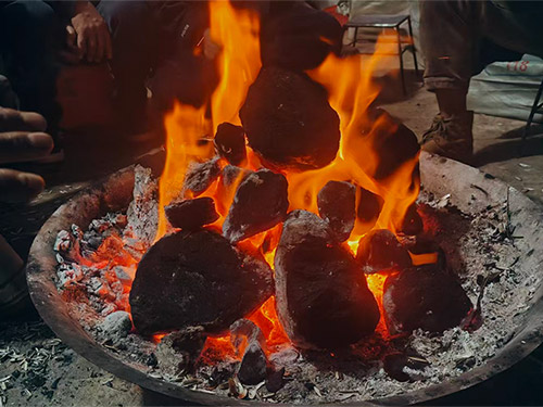 勒俄伍叁｜火塘的灰烬