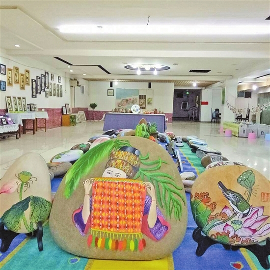 彝族仆拉土陶传承的新路径